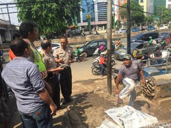 Mayat Bayi Ditemukan Petugas Kebersihan di Kali Baru Matraman