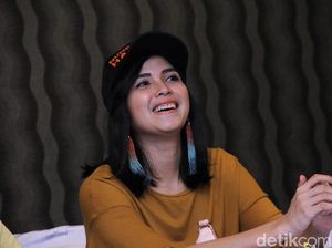 Target Ganti Pasangan di 2019, Dinda Kanya Dewi Cari Pria Humoris