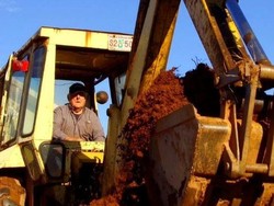 Laki-laki 89 Tahun Asal Kanada ini Gali Lubang Kuburannya Sendiri