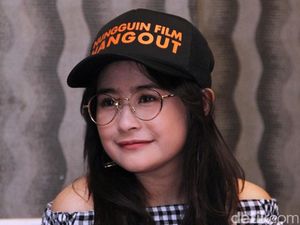 Gaya Prilly Latuconsina dengan Kacamata Vintage, Yay or Nay?