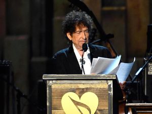 Bob Dylan Akhirnya Putuskan Terima Nobel Sastra Akhir Pekan Ini Bob Dylan Akhirnya Putuskan Terima Nobel Sastra Akhir Pekan Ini