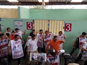 Tanding Futsal, Anies dan Sandiaga Pemanasan dengan Joget PPAP