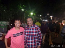 Usai Blusukan, Djarot Santap Sop Kambing di Pinggir Jalan Tanah Abang