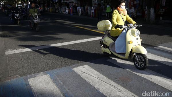 Di China Skuter Listrik Jadi Primadona