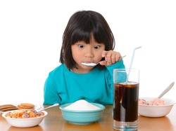 4 Bahaya Anak Konsumsi Gula Berlebih