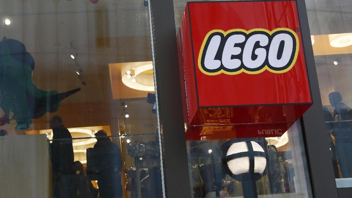 Lego pieces are seen in the worlds biggest Lego store in Leicester Square in London, Britain November 17, 2016. REUTERS/Stefan Wermuth