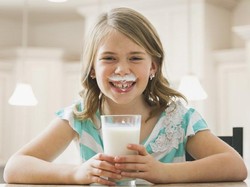 Kata Dokter, Begini Lho Cara Memilih Susu yang Baik