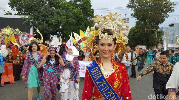Potret Kemeriahan Karnaval Batik Nusantara 2016 di Bengkulu