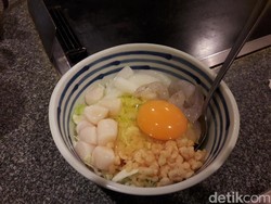 Liburan ke Jepang, Jangan Lupa Coba Buat Okonomiyaki Sendiri di Restoran Ini