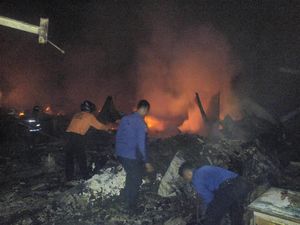 Pasar Waru Semarang Kebakaran, 10 Unit Damkar Dikerahkan