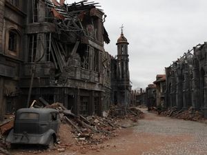 Bukan Kota Hantu, Ini Properti Film di Studio Terbesar Rusia