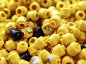 Remaja Ini Buat Sendiri Tangan Bioniknya Pakai Mainan Lego