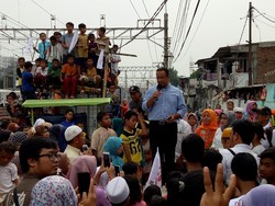 Anies akan Tata Permukiman Pinggir Rel Jadi Kampung Deret