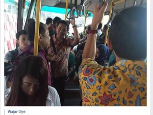 Ramai di Medsos, Gaya Santai Wali Kota Semarang Naik Bus Tanpa Pengawalan