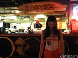 Dilayani Pelayan Cantik & Seksi di Restoran Taiwan Ini