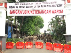 Rumah Pribadi Risma Jadi Sasaran Demo Buruh, Tetangga Ngamuk