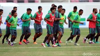 Latihan ini sebagai persiapan melawan Thailand, Sabtu (19/11/2016) sore WIB.