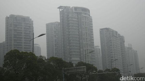 Kota Suzhou Diselimuti Kabut