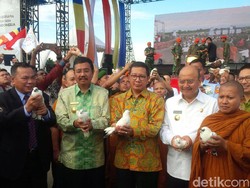 Menteri Agama Hadiri Doa dan Donor Darah Bersama Umat Buddha di Medan