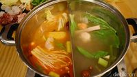 Hangatkan Tubuh dengan Sajian Shabu-shabu Komplet Berkuah Gurih!