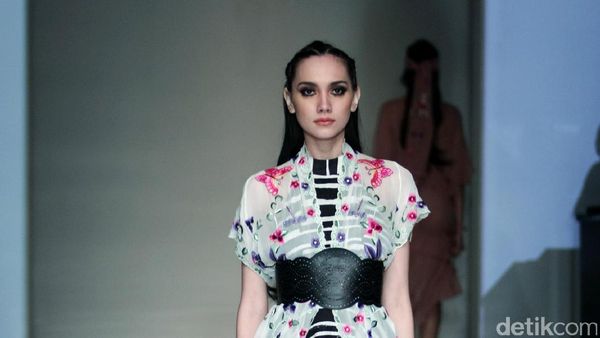 Foto: Koleksi Barli Asmara di IPMI Trend Show 2017