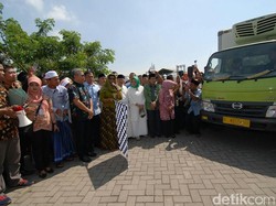 Menteri Susi Berangkatkan Bantuan 24 Ton Ikan ke 11 Daerah di Jatim