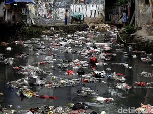 Miris, Sungai di Tanah Abang Dipenuhi Sampah
