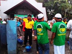 Terharu, Relawan Pembersih Masjid Bantu Rapikan Gereja Oikumene Samarinda