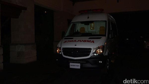 Mercy Sprinter Disulap Jadi Ambulans