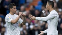 Sejak 2015/2016 di Madrid, belum ada lagi yang bisa menyamai pencapaian Cristiano Ronaldo dan James Rodriguez dengan torehan masing-masing 5 gol dari luar kotak penalti. Foto: Gonzalo Arroyo Moreno/Getty Images