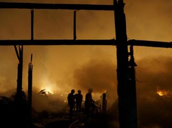 Pasar Waru Semarang Terbakar, 511 Petak Milik Pedagang Ludes