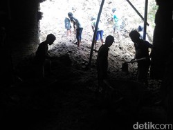 Jalur Antar Kecamatan dan Enam Rumah di Trenggalek Tertimpa Longsor