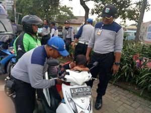 Berkat Sopir Ojek Online dan Medsos, Anak Hilang Ini Bertemu Orang Tuanya