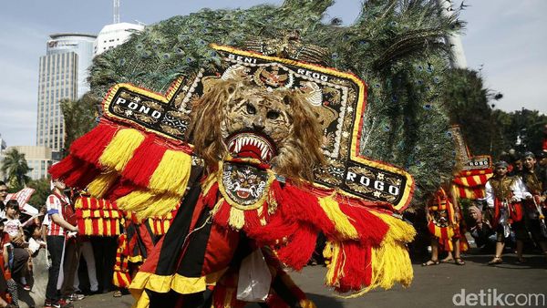 Parade Bhinneka Tunggal Ika di Patung Kuda