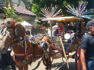 Di Ragunan, Anies Naik Delman Menuju Lokasi Kampanye