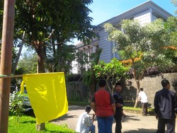 Jenazah Sutan Bhatoegana Tiba di Rumah Duka, Kerabat dan Tetangga Berdatangan