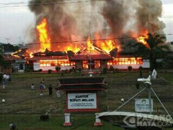 Kantor Bupati Melawi, Kalimantan Barat, Kebakaran