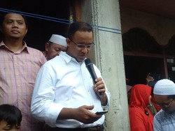 Anies Kampanye di Pejaten, Warga Dapat Pelayanan Kesehatan
