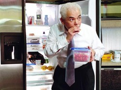 Siapa yang Sering Mengambil Makanan di Kulkas Kantor?