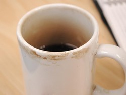 Ini Cara Praktis Hilangkan Kerak di Cangkir Kopi dan Teh