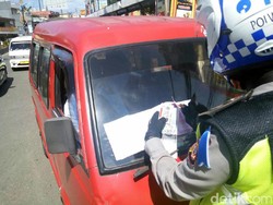 Operasi Zebra di Kota Sukabumi, Angkot Berkaca Gelap Disetop