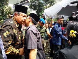 SBY dan Boediono Melayat ke Rumah Duka Sutan Bhatoegana