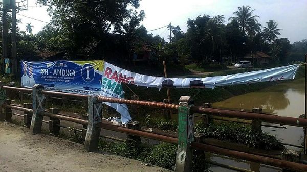 Sejumlah Alat Peraga Kampanye Cagub-Cawagub di Banten Rusak