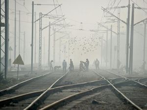 Motor Tertabrak KRL di Depok, Perjalanan KRL Arah Bogor Terganggu