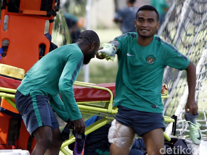 Riedl: Rizky Pora Alami Benturan di Lutut Kanan tapi Tak Ada Masalah Besar