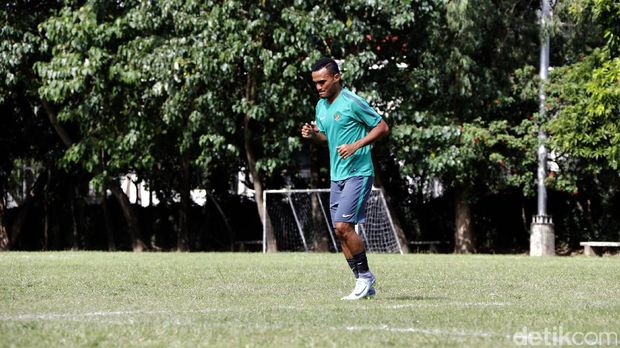 Riedl: Rizky Pora Alami Masalah di Lutut Kanan tapi Kondisinya Oke