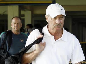 Kurnia Meiga atau Andritany, Siapa yang Dipilih Riedl?