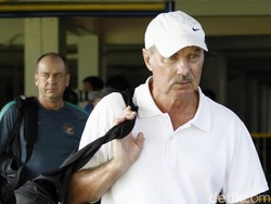 Kurnia Meiga atau Andritany, Siapa yang Dipilih Riedl?