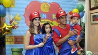 Bertemakan Mario Bros, Nia Ramadhani Rayakan Ultah Anak dengan Meriah