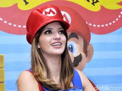 Cantiknya Nia Ramadhani Berkostum Mario Bros